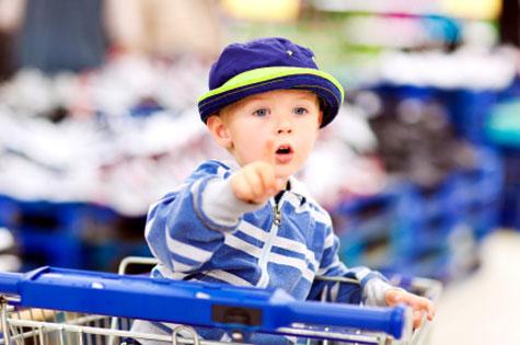 child-in-supermarket