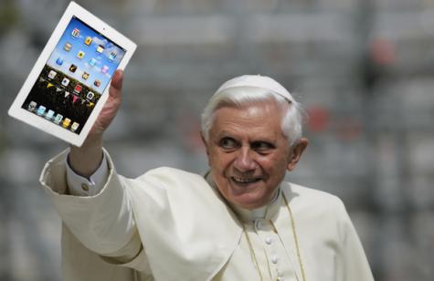 pope_with_ipad