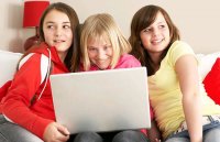 203819-girls-on-laptop