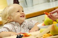 toddler-eating-vegies