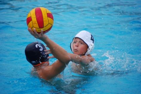 kids_playing_water_polo
