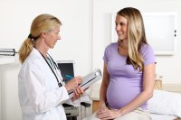pregnant_woman_with_doctor