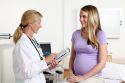 pregnant_woman_with_doctor