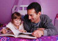 father_and_daughter_reading