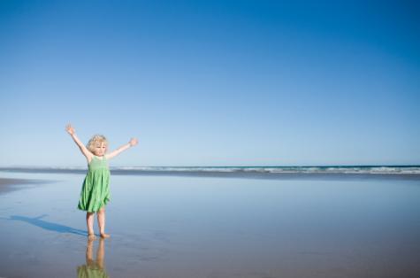 small_girl_on_beach