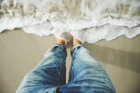 feet-at-waves-beach