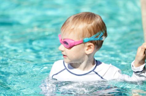 boy_in_pool