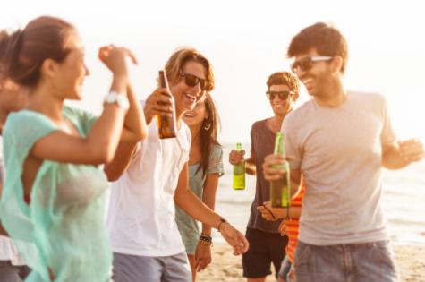 teens_drinking_on_beach