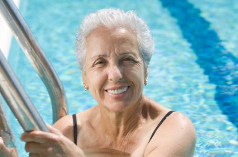 older_woman_swimming