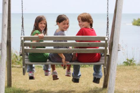 3_kids_on_a_swing