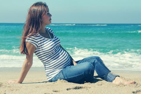 pregnant-woman-beach