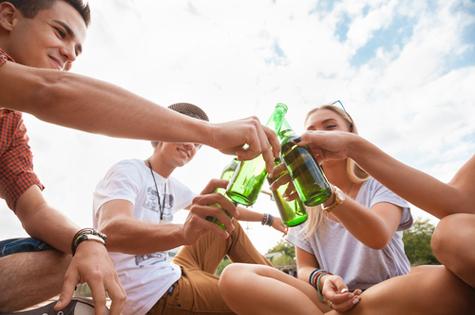 teenagers-drinking