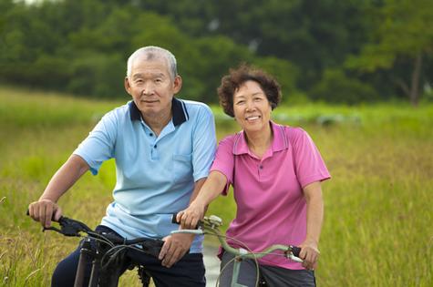 couple-older-cycling