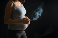 woman-pregnant-smoking