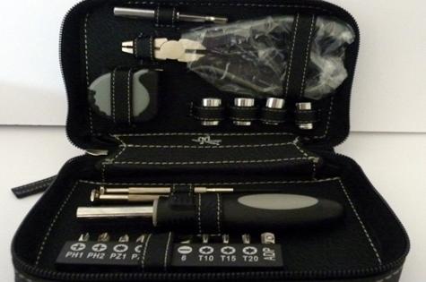 14_tool_kit_in_black_zipper_case