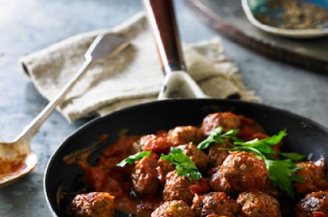 Smoked paprika meatballs with saffron and tomato