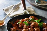 Smoked paprika meatballs with saffron and tomato