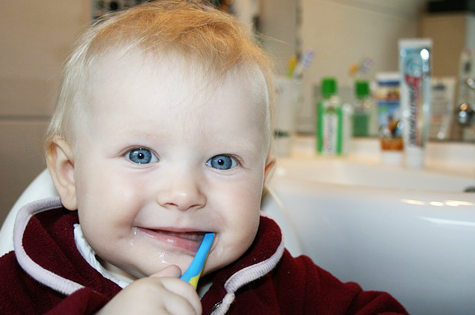Top apps for teaching kids to brush their teeth - hero image - motherpedia