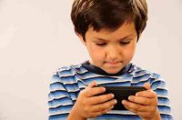 child-on-smartphone