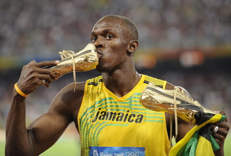 Usain Bolt with gold shoes